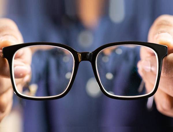 Seeing Clearly: The Top 5 Websites for Buying Glasses in the USA